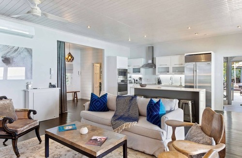 Gibbs Bay Apartment | La Lune Luxury apartment