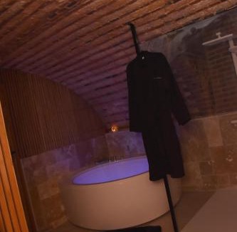 Maucomble House | La Luxure- Loveroom