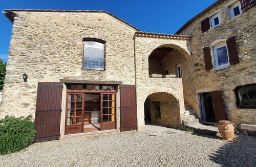 Portes-en-Valdaine Cottage | La Magnanerie: Provencal setting with swimming pool