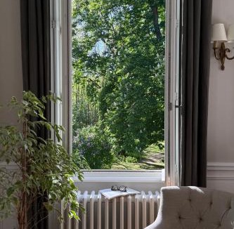 Couches House | La Maison 1680