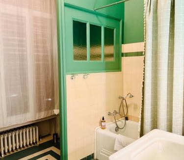 Espalion House | La Maison au toit vert