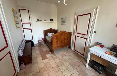 Laval Villa | La maison aux volets bleus
