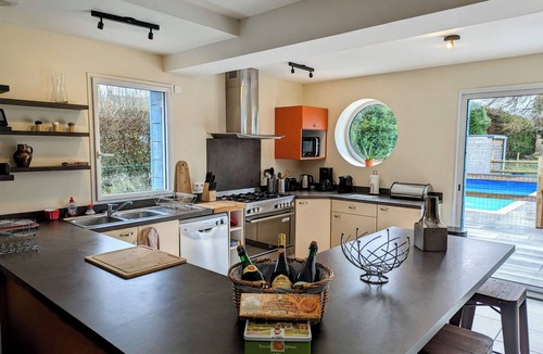 Marcey-les-Greves Villa | La Maison Bleue, heated swimming pool, sauna, spa, 25min from Mont St-Michel