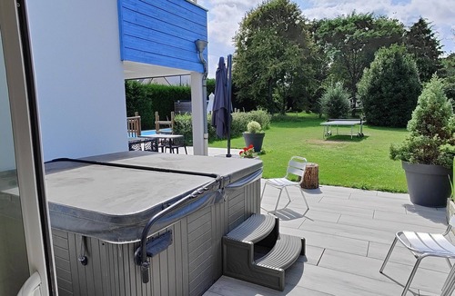 Marcey-les-Greves Villa | La Maison Bleue, heated swimming pool, sauna, spa, 25min from Mont St-Michel