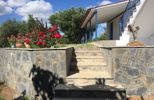Drakoneri House | La Maison Bleu