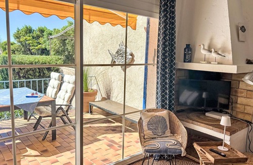 Les Restanques House | La Maison bleue by Interhome