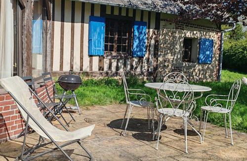 Reux House | La maison bleue