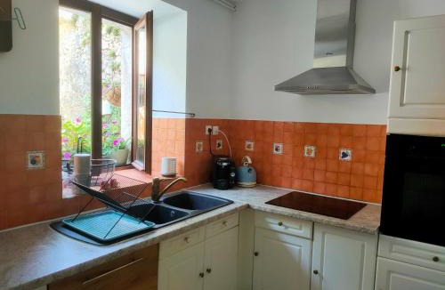 Rossillon House | La Maison bleue