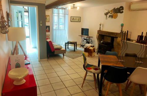 Rossillon House | La Maison bleue