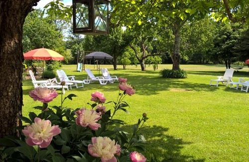 Saint-Privat-des-Pres House | 'La Maison Catalpa' French Farmhouse with Pool & Jaccuzi