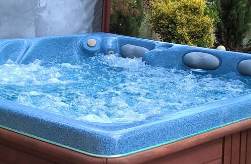 Saint-Privat-des-Pres House | 'La Maison Catalpa' French Farmhouse with Pool & Jaccuzi