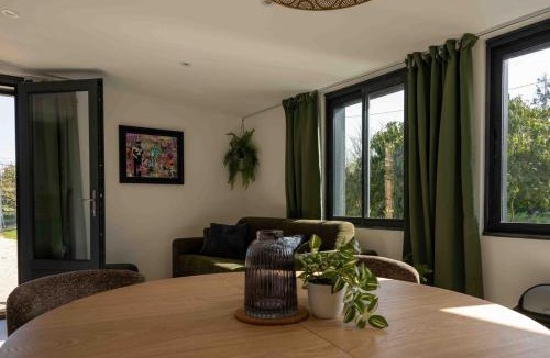 La Fleche House | La Maison Chaplin, modern for 4 people and outdoor area