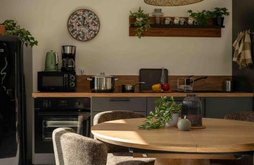 La Fleche House | La Maison Chaplin, modern for 4 people and outdoor area