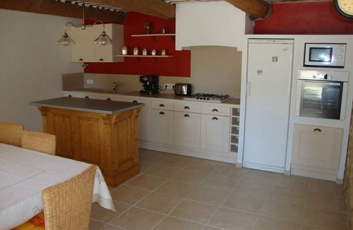 Cavaillon House | La Maison d'Alfred the charm of an old farmhouse at the foot of the luberon
