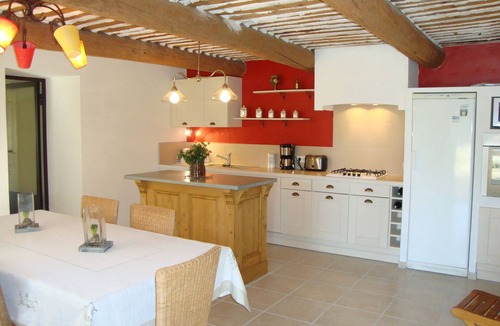 Cavaillon House | La Maison d'Alfred the charm of an old farmhouse at the foot of the luberon