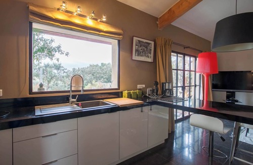 Cabrieres-d'Avignon Villa | La Maison des Restanques