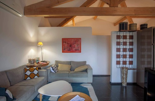 Cabrieres-d'Avignon Villa | La Maison des Restanques