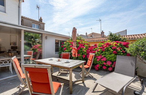 Les Sables d'Olonne House | La Maison Des Amis – 8 Guests, Wi-Fi and Air Conditioning