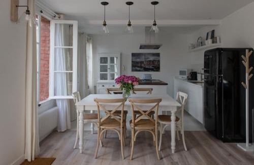 Honfleur Villa | La maison de Colette, Traditionnelle Maison d'Armateur de 3 chambres et 3 salles de bains