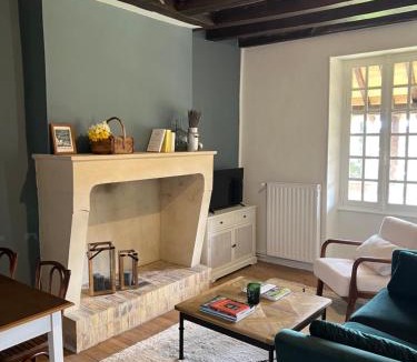 Apremont-sur-Allier House | La maison de la tour