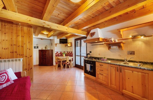 Saint-Vincent Apartment | La Maison De Marguerite Apartment with Mountain View, Garden and Balcony