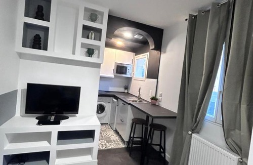 Livry-Gargan Apartment | La maison de Paris Est- calme et moderne, proche de Paris,CDG & Villepinte