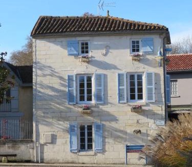 Bourg-Charente Villa | La Maison de Riviere