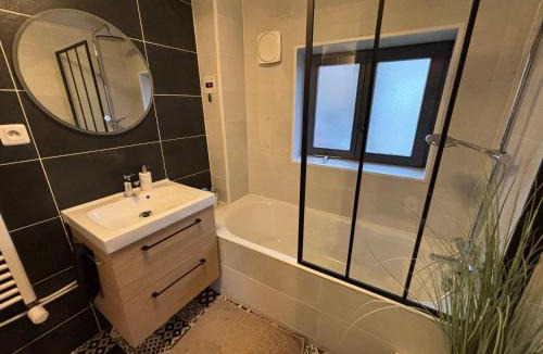 Erstein Apartment | La Maison de Sam - Centre Ville - Terrasse Privée - Proche Parking Gratuit - Europa-park