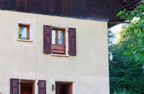 Pallud House | La Maison Des Fleurs