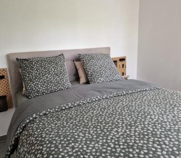 Moisson Apartment | La maison du bord de seine