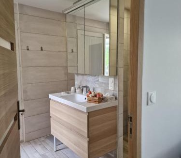 Moisson Apartment | La maison du bord de seine