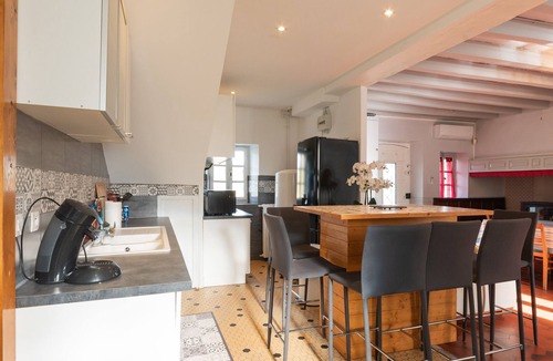 Ledeuix House | La Maison Du Soleil – L'aulhère, Jacuzzi, Terrasse, Climatisation, 6 Personnes