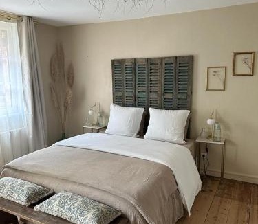 Enclos Bed & Breakfast | La maison du tripot