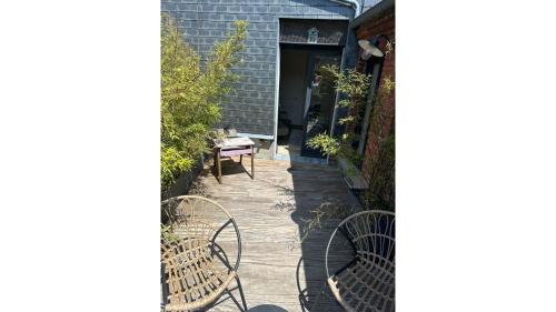 Enclos Bed & Breakfast | La maison du tripot
