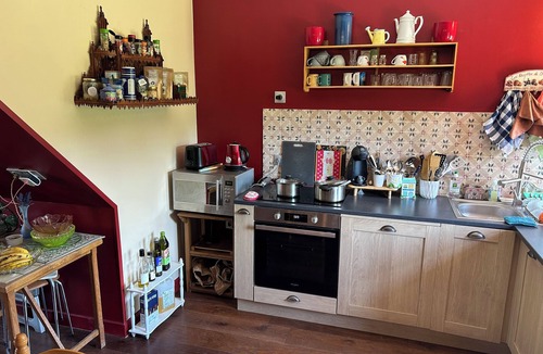 Garchy House | La Maison en Couleurs, quiet village, pleasant garden, near the Loire.
