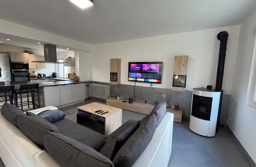 St-Andre-de-l'Eure House | La Maison du Buisson Fallu – Family home for 6 people Garden & Billiards
