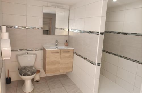 Saint-Pierre-du-Regard House | La maison bleue 1