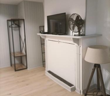 Saint-Pierre-du-Regard House | La maison bleue 1