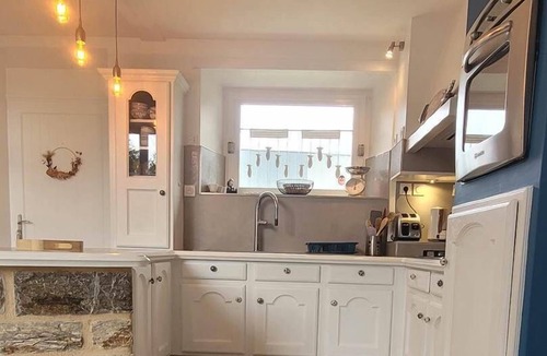 Moelan-sur-Mer House | La Maison Keribin 4*, Luxury traditional self catering cottage with its private Jacuzzi (Min stay 3 nights)
