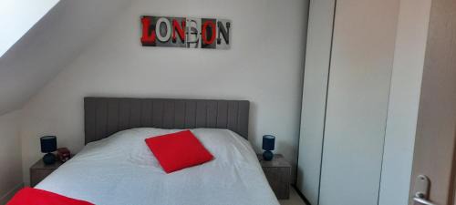 Arrest House | La Maison LOLA