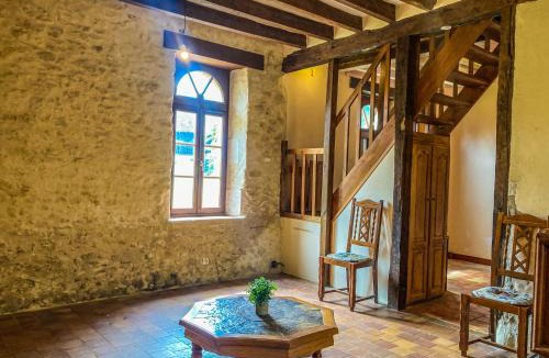 Courcival House | La Maison Sycomorette