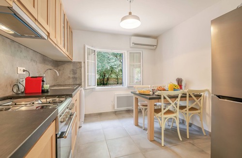 Bonnieux Villa | La Mathilde - Premium Pool Villa Private Tree-Top Adventure