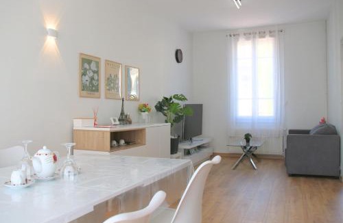 Montmuzard House | La Miranda Dijon