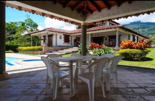 Calima House | La Mona