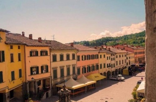 Porciano Apartment | La Pace - Cozy Double Room on Piazza Tanucci in Stia - 2L