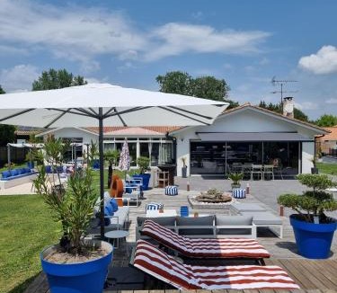 Saint-Jean-d'Illac Bed & Breakfast | La Parenthèse du Las, Maison d'hôtes, Piscine et Spa, entre Bordeaux et Cap Ferret