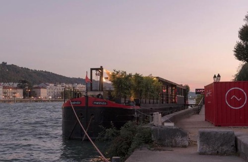 Centre Ville Hotel | LA PENICHE - Bed And Bicycle - Vienne