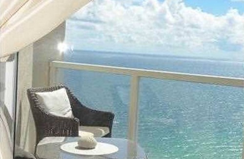 Sunny Isles Beach Apartment | La Perla 5 star Condo STR-00547