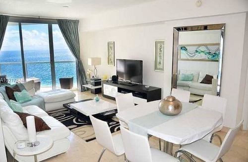 Sunny Isles Beach Apartment | La Perla 5 star Condo STR-00547