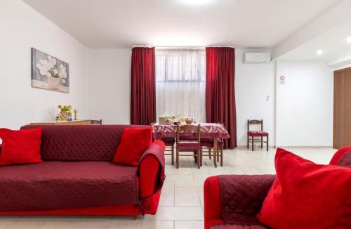 Latiano House | La Perla